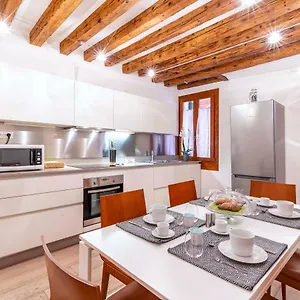 Apartment Central Apt, Venice